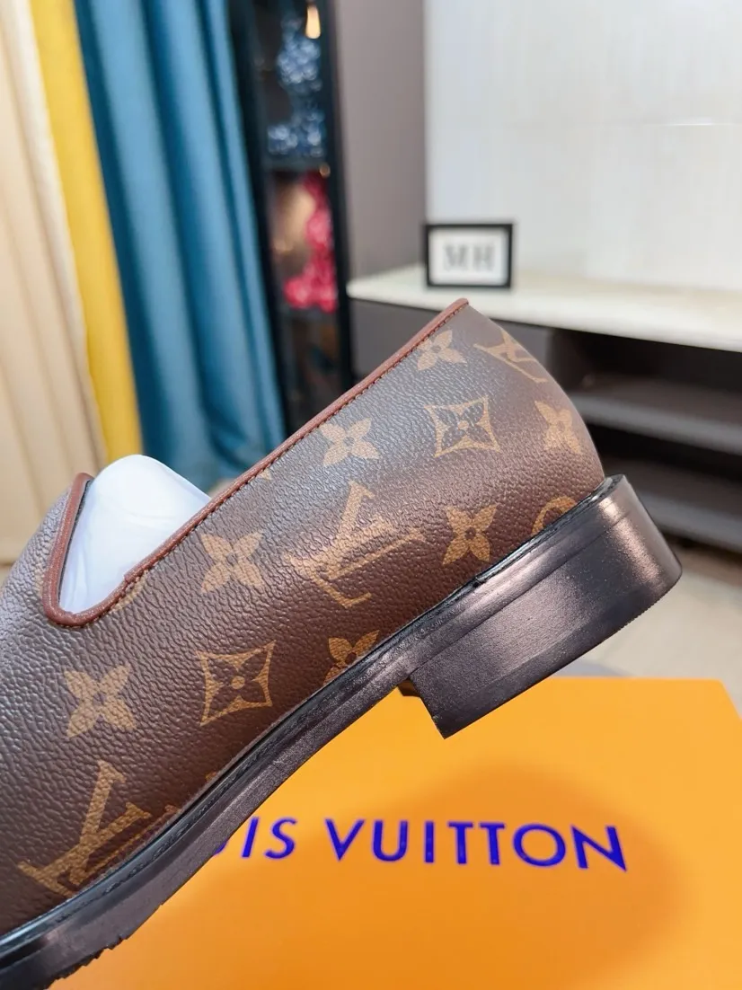 Ex-factory price 720🌹🌹High version [LV] Louis Vuitton's popular casual leather shoes🎖Fashionable and elegant🎖🎖Material: Original imported open-edge beaded cowhide, washed cowhide leather lining, original open-molded rubber outsole, high-end and classy, ​​elegant quality, instantly transforming into a handsome man ❤❤Standard\nNumber: 38-44